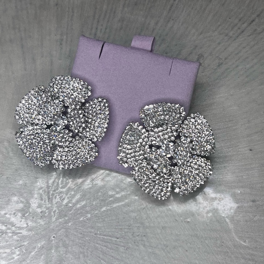 New Silver Shiny Rhinestone Big Chunky Flower Earrings - Picture 4 of 5